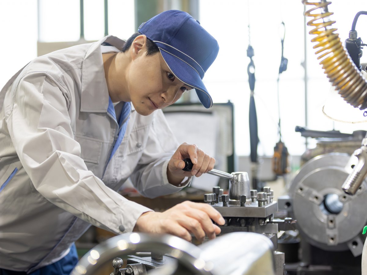タイヤ金型の加工の様子