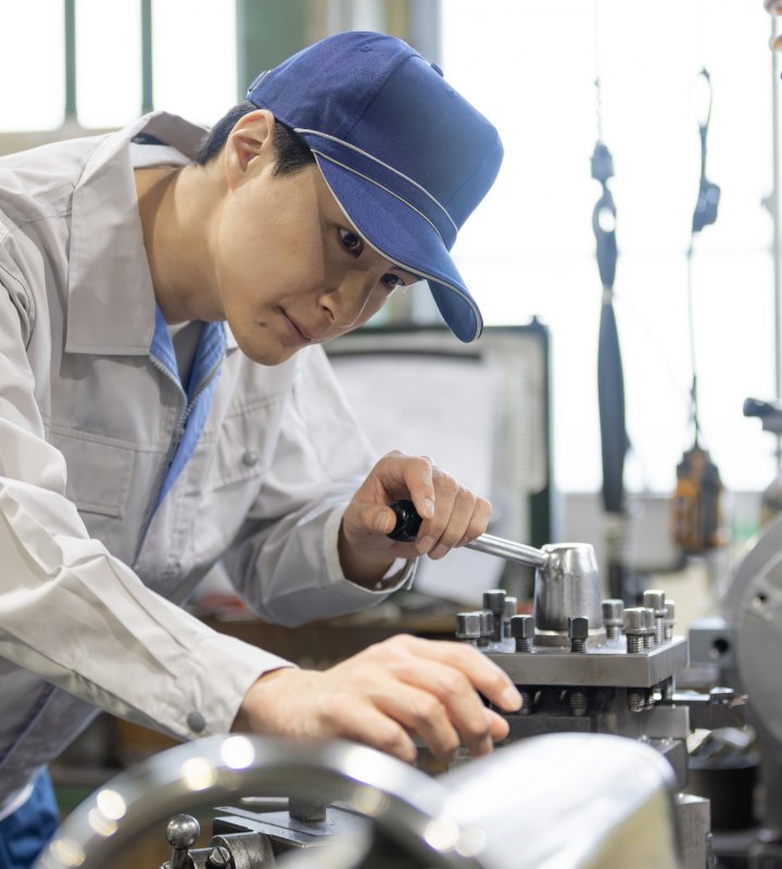 タイヤ金型の加工の様子