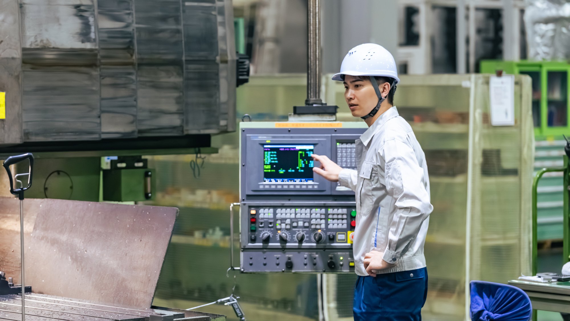 金型を加工する工場の様子